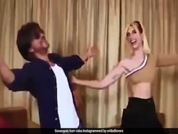 शाहरुख खान ने हॉलीवुड सिंगर संग किया रोमांटिक डांस, 'तुझे देखा तो ये जाना सनम' पर दिखाया ये अंदाज...देखें Video शाहरुख खान ने हॉलीवुड सिंगर संग किया रोमांटिक डांस, 'तुझे देखा तो ये जाना सनम' पर दिखाया ये अंदाज...देखें Video