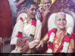 67 साल का दूल्हा, 65 साल की दुल्हन, वृद्ध आश्रम में दोनों ने की शादी, ट्विटर पर लोग दे रहे बधाई 67 साल का दूल्हा, 65 साल की दुल्हन, वृद्ध आश्रम में दोनों ने की शादी, ट्विटर पर लोग दे रहे बधाई