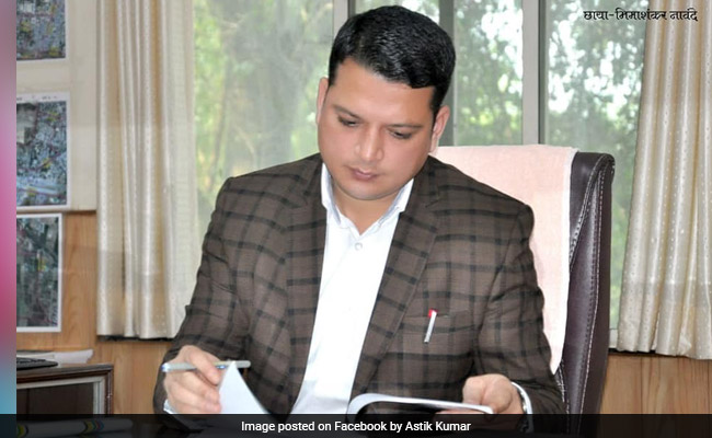 Maharashtra BJP Corporator Fined Rs 5,000 For Using Plastic Gift Wrap