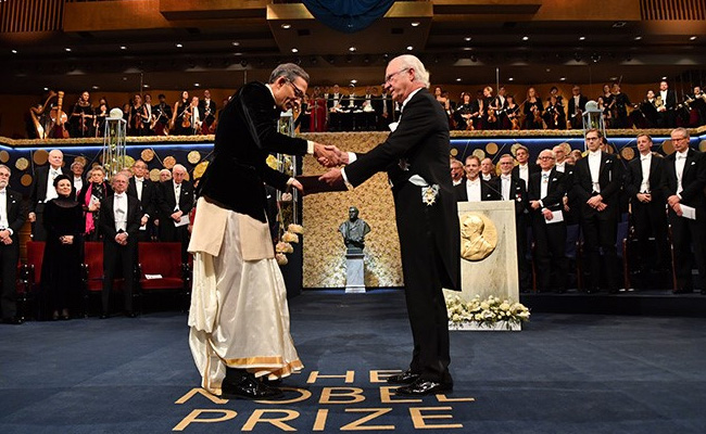 Abhijit Banerjee 3rd Bengali To Win Nobel, Only One To Wear A <i>Dhoti</i>