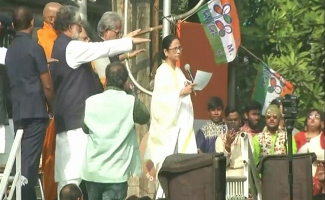 Citizenship Amendment Act Protests LIVE: Rahul Gandhi, Priyanka Gandhi Stopped From Entering Meerut; Mamata Banerjee Holds Massive Rally In Kolkata