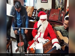 अनूप जलोटा बने Santa Claus, देसी अंदाज में गाया Jingle Bells वीडियो हुआ वायरल अनूप जलोटा बने Santa Claus, देसी अंदाज में गाया Jingle Bells वीडियो हुआ वायरल