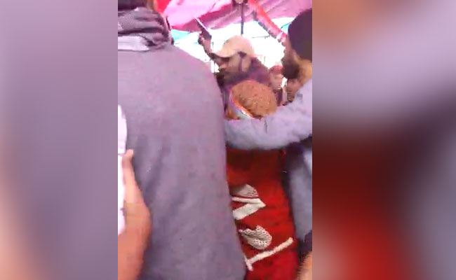 Man Flashing Gun Caught At Delhi's Shaheen Bagh Protest