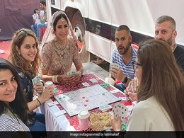 कैटरीना कैफ की Photos ने सोशल मीडिया पर मचाया धमाल, दुल्हन बन ताश खेलती आईं नजर कैटरीना कैफ की Photos ने सोशल मीडिया पर मचाया धमाल, दुल्हन बन ताश खेलती आईं नजर
