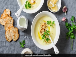 Calcium-Rich Foods: How To Make Quick Spinach Soup For Strong Bones Calcium-Rich Foods: How To Make Quick Spinach Soup For Strong Bones