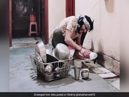 New Year की रात बर्तन मांज रहा था लड़का, अचानक आया दोस्त का फोन तो किया ऐसा... देखें मजेदार Video New Year की रात बर्तन मांज रहा था लड़का, अचानक आया दोस्त का फोन तो किया ऐसा... देखें मजेदार Video