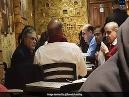 नवाज शरीफ की लंदन के रेस्तरां की तस्वीर वायरल, विपक्ष ने बीमारी को लेकर किया सवाल नवाज शरीफ की लंदन के रेस्तरां की तस्वीर वायरल, विपक्ष ने बीमारी को लेकर किया सवाल