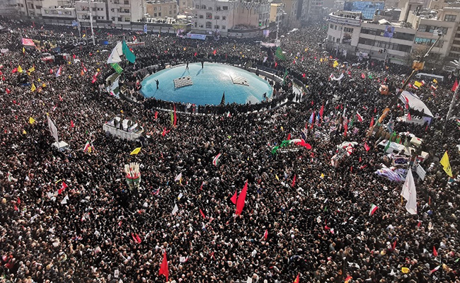 अमेरिकी हमले में मारे गए ईरानी सैन्‍य कमांडर सुलेमानी के जनाजे में भगदड़, 35 लोगों की मौत