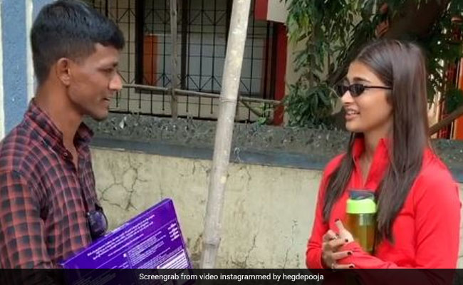 'हाउसफुल 4' की एक्ट्रेस से मिलने के लिए फैन ने किया 5 दिन इंतजार, मिलीं तो यूं दिया रिएक्शन- देखें Video