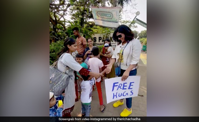 What Happened When Richa Chadha Gave Out Free Hugs To Strangers On The Streets Of Mumbai