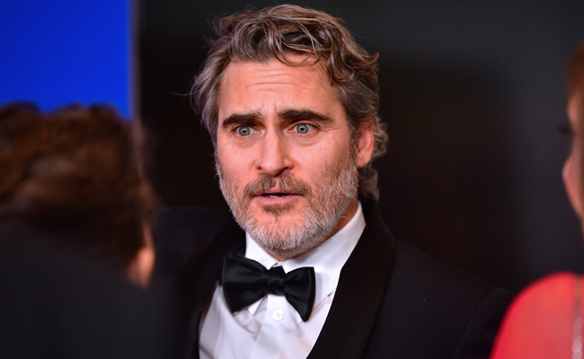 Twitter Calls Out Golden Globes For Cutting Off Joaquin Phoenix's Awkward But Powerful Speech