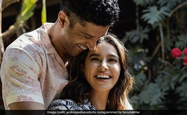 Wedding Rumours Aside, Farhan Akhtar Posts Pic With Shibani Dandekar That 'Says It All'
