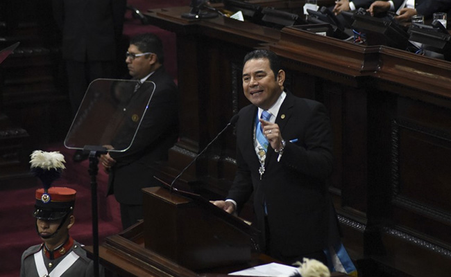 Protesters Throw Eggs, Jostle Outgoing Guatemalan President: Report