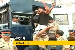 जेएनयू के समर्थन में गेटवे ऑफ इंडिया पर विरोध करने वाले 3 छात्रों पर मुंबई पुलिस ने दर्ज की FIR जेएनयू के समर्थन में गेटवे ऑफ इंडिया पर विरोध करने वाले 3 छात्रों पर मुंबई पुलिस ने दर्ज की FIR