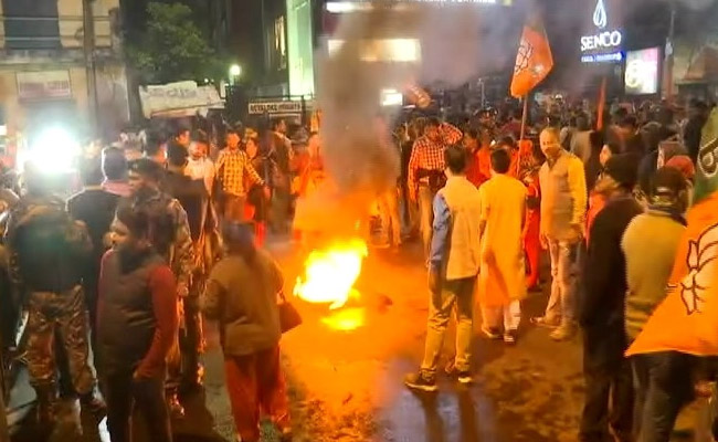 Jadavpur University Students, BJP Activists Face-Off Over JNU In Kolkata