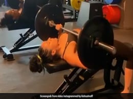 कृष्णा श्रॉफ ने मम्मी आयशा श्रॉफ के साथ जिम में जमकर की कसरत, बताएं बेस्ट कौन- देखें Video कृष्णा श्रॉफ ने मम्मी आयशा श्रॉफ के साथ जिम में जमकर की कसरत, बताएं बेस्ट कौन- देखें Video