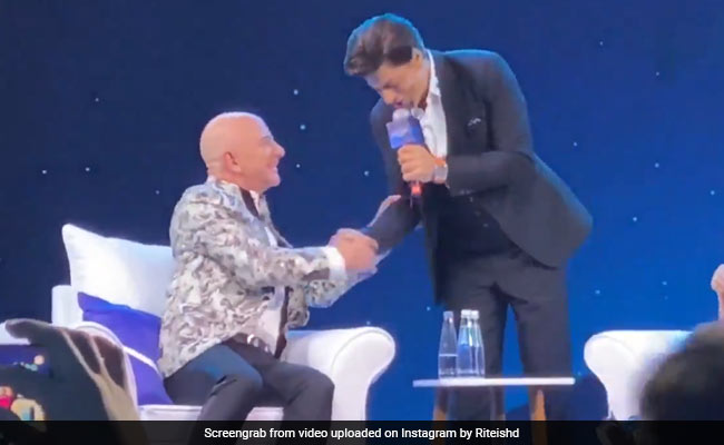 Shah Rukh Khan's Response On Being Called 'Humble' Cracked Up Jeff Bezos