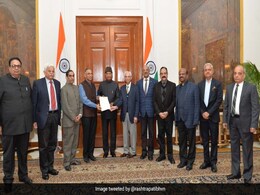 रिटायर्ड जज और पूर्व ब्यूरोक्रेट समेत कई प्रबुद्द नागरिकों ने राष्ट्रपति रामनाथ कोविंद से की मुलाकात, की यह अपील रिटायर्ड जज और पूर्व ब्यूरोक्रेट समेत कई प्रबुद्द नागरिकों ने राष्ट्रपति रामनाथ कोविंद से की मुलाकात, की यह अपील