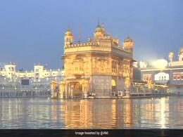 Guru Gobind Singh Jayanti 2020: Devotees Offer Prayers At Golden Temple In Punjab Guru Gobind Singh Jayanti 2020: Devotees Offer Prayers At Golden Temple In Punjab