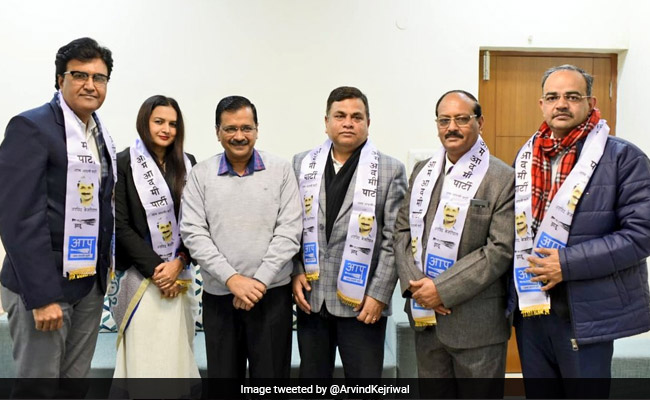 Delhi Bar Association Chief, Other Lawyers Join AAP Ahead Of Delhi Polls