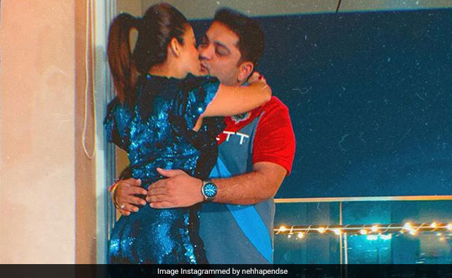 Viral: Actress Nehha Pendse's 'Last Single Girl Kiss' Pic With Fiance Shardul Singh Bayas