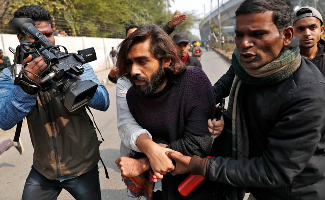 जामिया फायरिंग में जख्मी हुए छात्र शादाब फारुक बोले- मुझ पर गोलियां चलाना अति राष्ट्रवाद का नतीजा