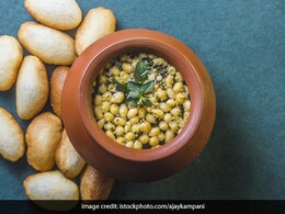 Fiery Street-Style Golgappe From Gwalior Triggers Hygiene Debate On Social Media