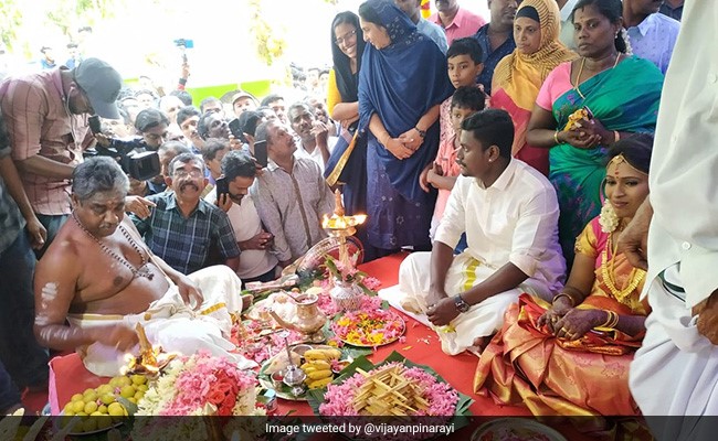 मस्जिद में धूम-धाम से हुई हिन्‍दू जोड़े की शादी, कमेटी ने दुल्हन को दी 2 लाख रुपये के ज्वेलरी