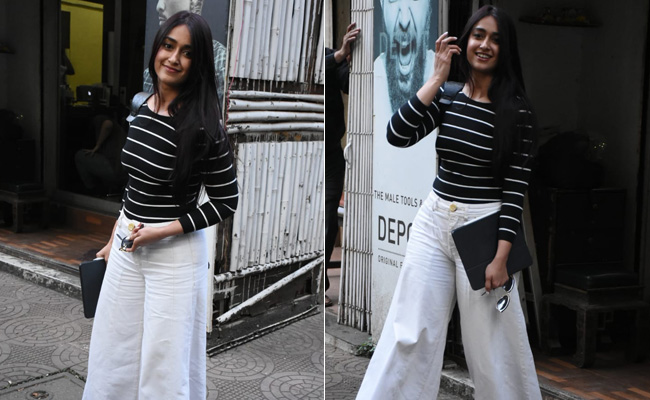 Slay Casual Style Like Ileana D'Cruz In Flared Denim Pants