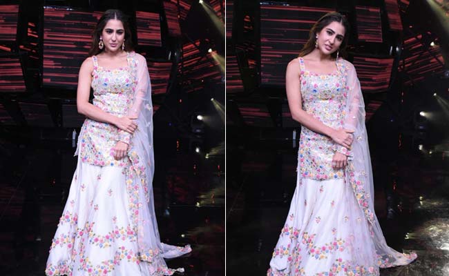Sara Ali Khan Is All About Floral Love In A Pretty <i>Sharara</i> Suit