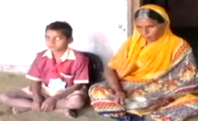 स्कूल में बच्चे ने 'मेरे पिता' पर लिखा ऐसा निबंध, बोला- 'पापा मर गए, हम खूब रोए...' पढ़कर मंत्री जी ने किया ऐसा