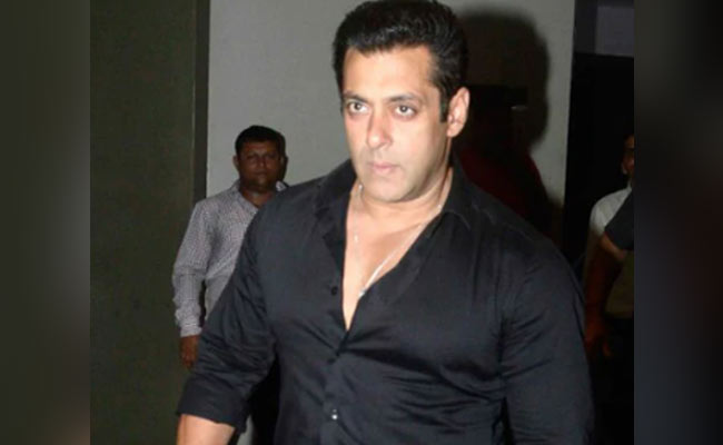 Viral: Salman Khan Snatches Phone From Fan Trying To Take Unauthorized Selfie