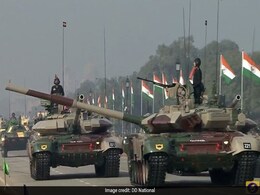 राजपथ पर धूमधाम से मनाया गया देश के 71वें गणतंत्र दिवस का जश्न, सेना के शौर्य, नारी शक्ति और सांस्कृतिक विरासत का दिखा संगम राजपथ पर धूमधाम से मनाया गया देश के 71वें गणतंत्र दिवस का जश्न, सेना के शौर्य, नारी शक्ति और सांस्कृतिक विरासत का दिखा संगम
