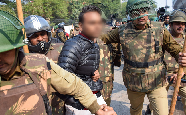 फायरिंग से कुछ ही देर पहले फेसबुक लाइव कर रहा था जामिया में गोली चलाने वाला 'रामभक्त गोपाल'