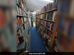 बुक शॉप में नहीं हो रही थी बिक्री तो किया ट्वीट, Viral हुई पोस्ट और फिर आए इतने ऑर्डर कि... बुक शॉप में नहीं हो रही थी बिक्री तो किया ट्वीट, Viral हुई पोस्ट और फिर आए इतने ऑर्डर कि...