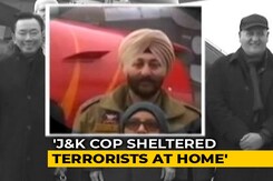 J&K Cop, Arrested With Hizbul Terrorists, Kept Them At His Home: Sources J&K Cop, Arrested With Hizbul Terrorists, Kept Them At His Home: Sources