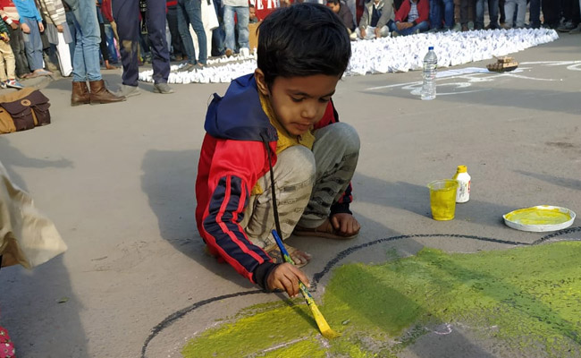 शाहीन बाग में अब कला के जरिए CAA और NRC का विरोध, देखें तस्वीरें