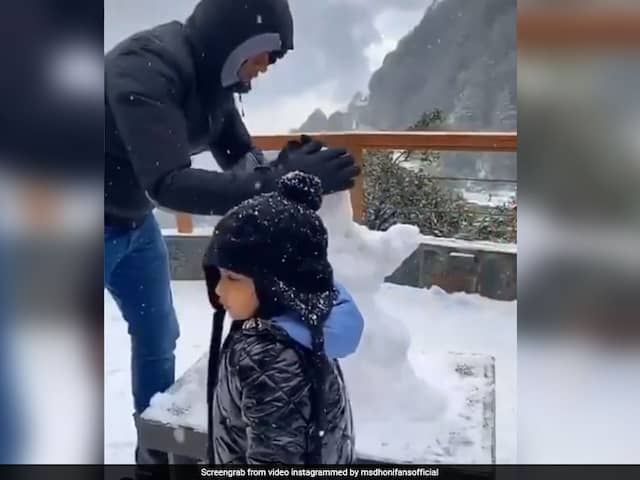 MS Dhoni Makes Snowman With Ziva, Sakshi Shares Live Video On Instagram. Watch MS Dhoni Makes Snowman With Ziva, Sakshi Shares Live Video On Instagram. Watch
