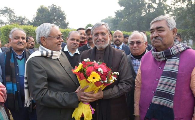 शिवानंद तिवारी ने माना कि नीतीश कुमार की बल्ले-बल्ले