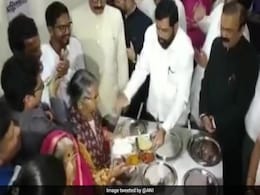 Pune Shop Owner Calls Cops As 500 Queue Up For Rs 10 <i>Shiv Bhojan Thali</i> Pune Shop Owner Calls Cops As 500 Queue Up For Rs 10 <i>Shiv Bhojan Thali</i>