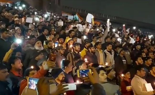 Watch: Protesters Singing National Anthem At Jama Masjid Moves Twitter