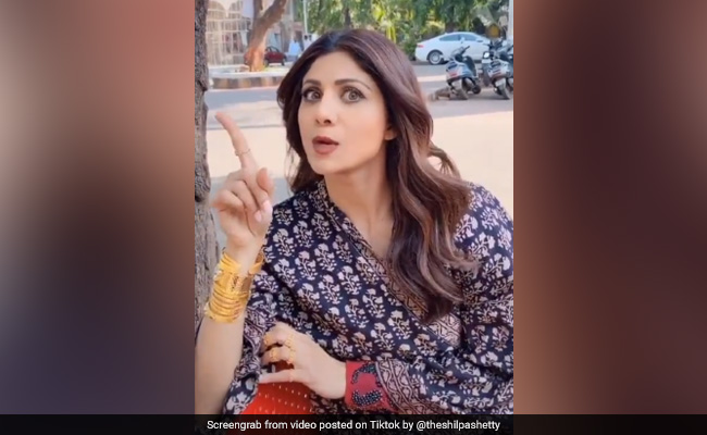 घी सीधी उंगली से ना निकले तो क्या करें? शिल्पा शेट्टी ने बताई नई ट्रिक, देखें TikTok Viral Video