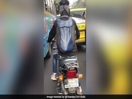 बाइक की नंबर प्लेट पर लिखा था ''KHAN SAAB'', नहीं लगा रखा था हेलमेट, पुलिस ने फोटो के साथ कर डाला ये मजेदार ट्वीट बाइक की नंबर प्लेट पर लिखा था ''KHAN SAAB'', नहीं लगा रखा था हेलमेट, पुलिस ने फोटो के साथ कर डाला ये मजेदार ट्वीट