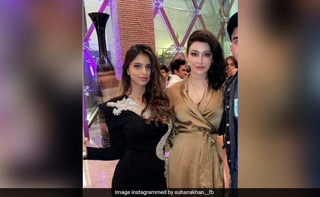 शाहरुख खान की बेटी सुहाना खान ने New Year पर पहनी इतनी महंगी ड्रेस, कीमत सुनकर उड़ जाएंगे आपके होश....