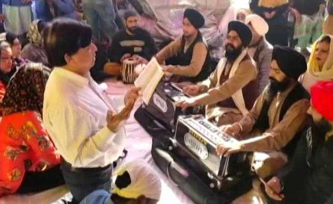 Massive Crowd, Multi-Faith Prayer At CAA Protest In Delhi&rsquo;s Shaheen Bagh