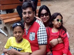 कार में सराफा व्यापारी, उसकी पत्नी और बेटी के शव मिले, बेटा गंभीर घायल कार में सराफा व्यापारी, उसकी पत्नी और बेटी के शव मिले, बेटा गंभीर घायल