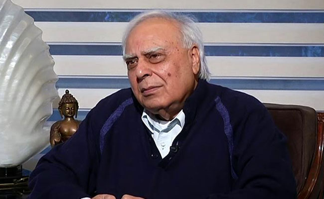 कपिल सिब्&zwj;बल ने कहा, 'सांप्रदायिक टच देने की नीयत से CAA लाया गया'