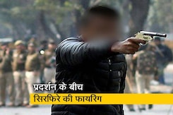 जामिया में छात्रों के मार्च के दौरान फायरिंग, प्रदर्शनकारियों के बीच जा घुसा था आरोपी जामिया में छात्रों के मार्च के दौरान फायरिंग, प्रदर्शनकारियों के बीच जा घुसा था आरोपी