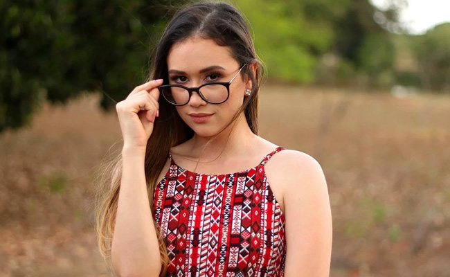 Celebrity Beauty Expert Armand Beasley On Makeup Tips For Glasses Wearers