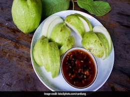 Guava Health Benefits: ठंड में अमरूद खाने के पांच बेमिसाल फायदे Guava Health Benefits: ठंड में अमरूद खाने के पांच बेमिसाल फायदे